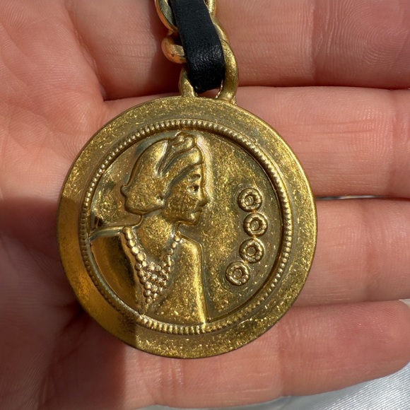 Anthro Black Gold Chain Belt With Designer Mini Charm Bag - Picture 9 of 16